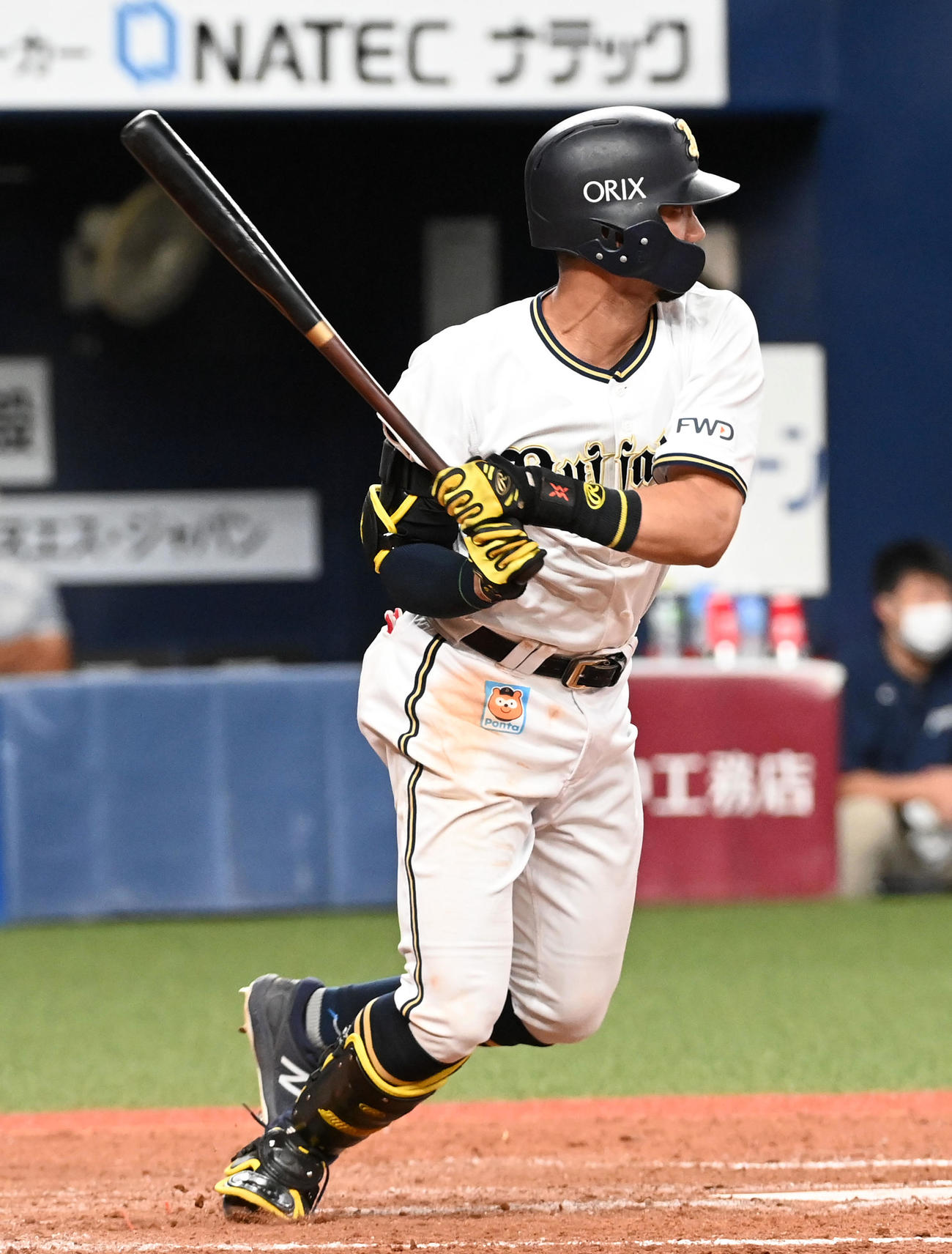 オリックス対日本ハム　8回裏オリックス2死二塁、宗は左前適時打を放つ（撮影・前岡正明）