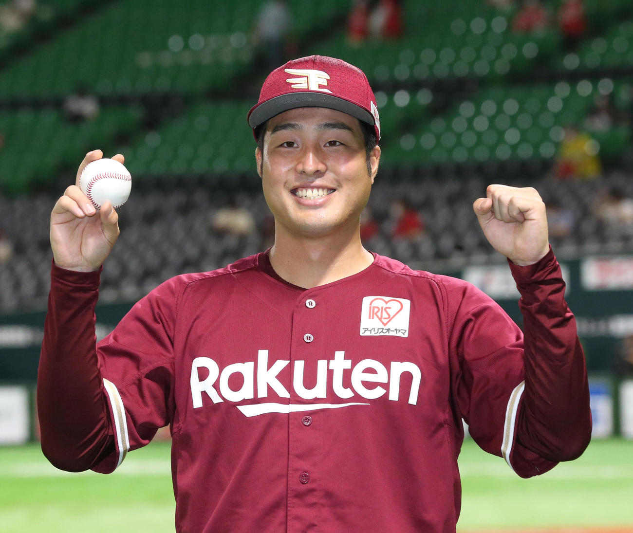 ソフトバンク対楽天　9勝目を飾った瀧中瞭太は笑顔を見せる（撮影・梅根麻紀）
