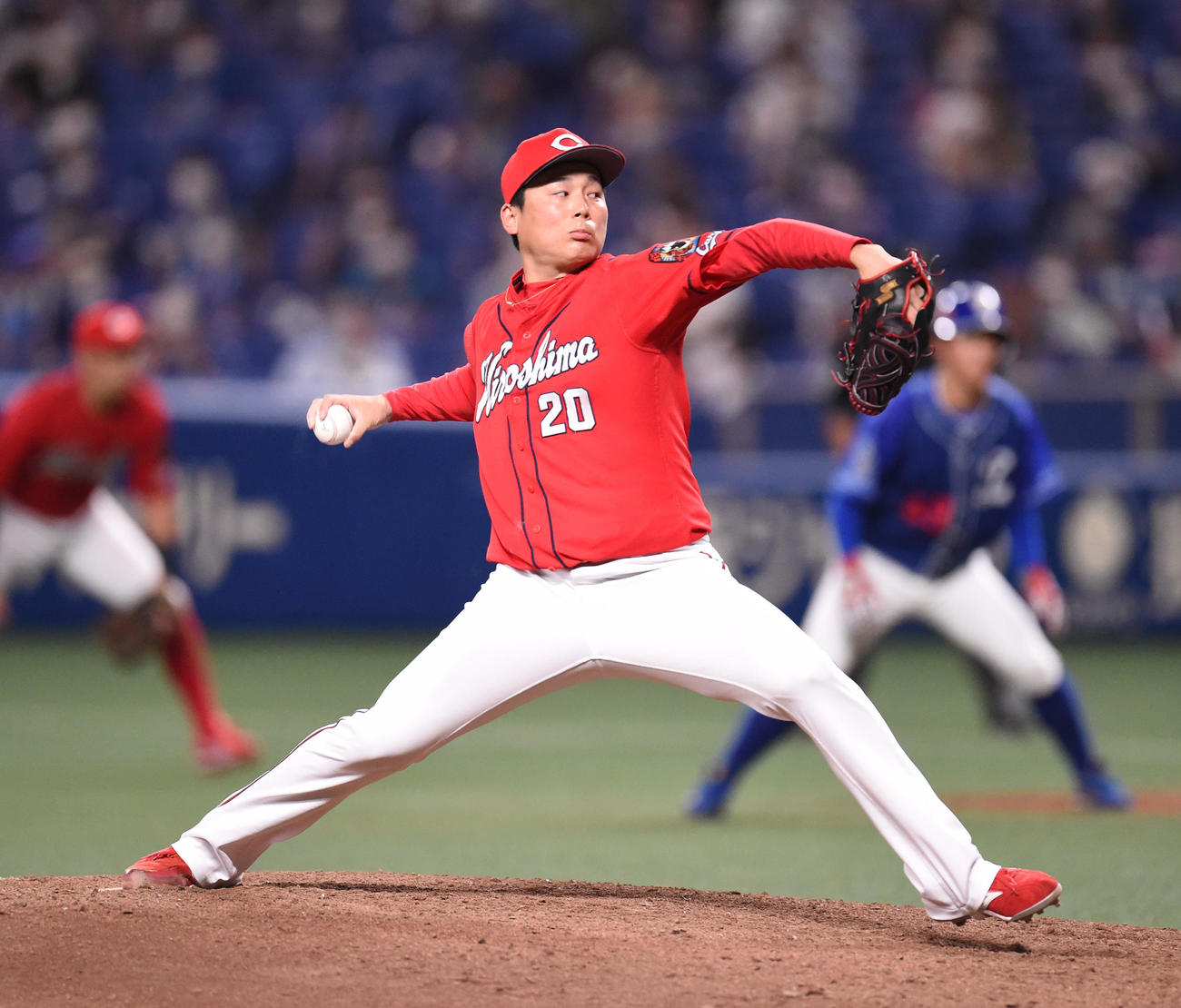 中日対広島　9回裏中日1死一、二塁、広島5番手で登板する栗林（撮影・森本幸一）