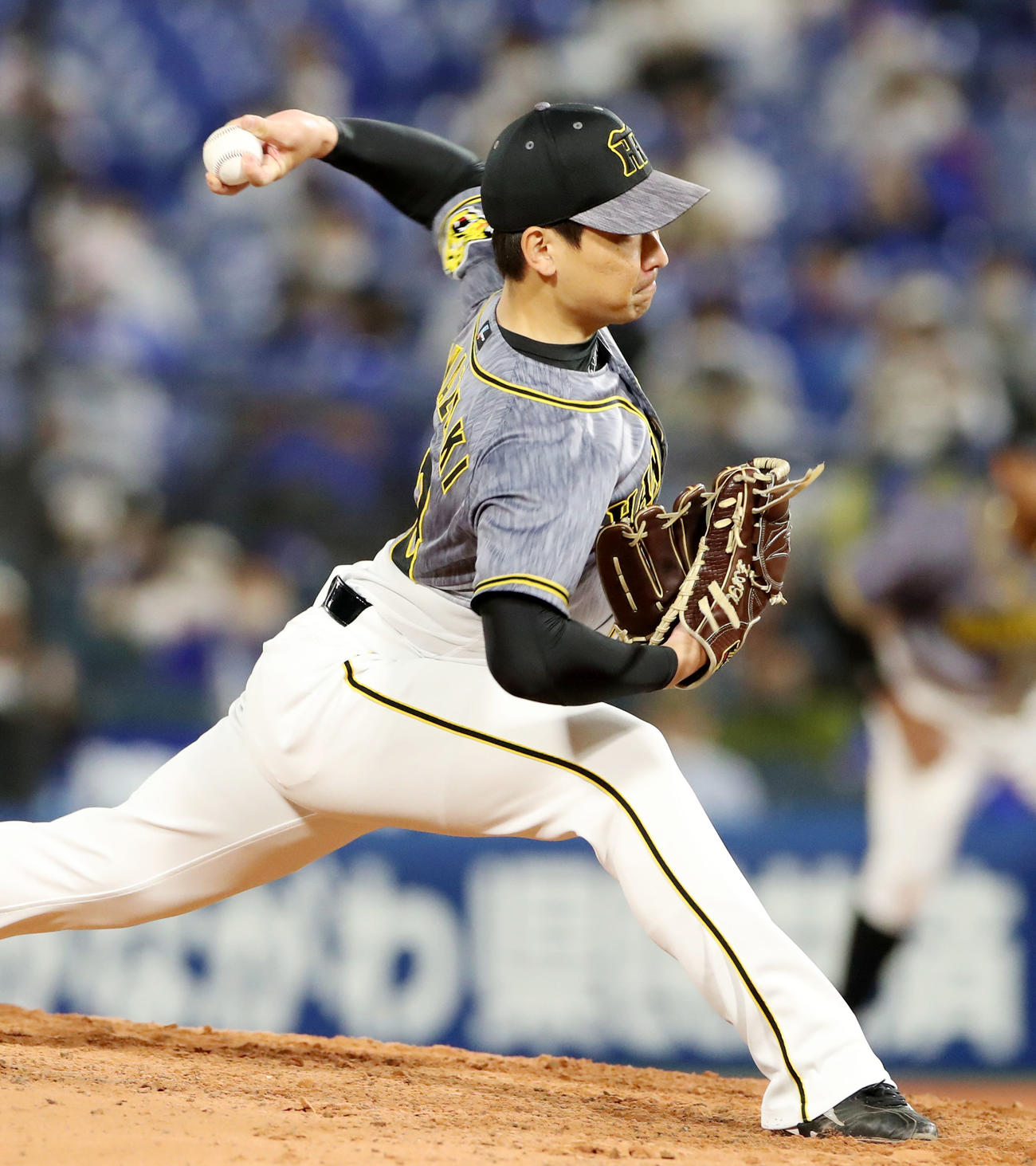 DeNA対阪　8回裏、阪神3番手で登板する岩崎（撮影・加藤哉）