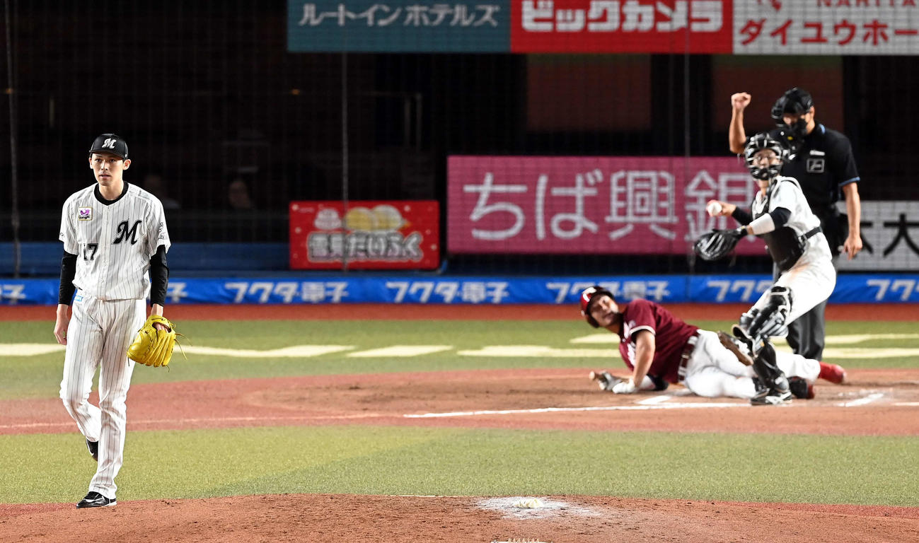 ロッテ対楽天　6回表楽天1死、島内を空振り三振に打ち取った佐々木朗（撮影・たえ見朱実）