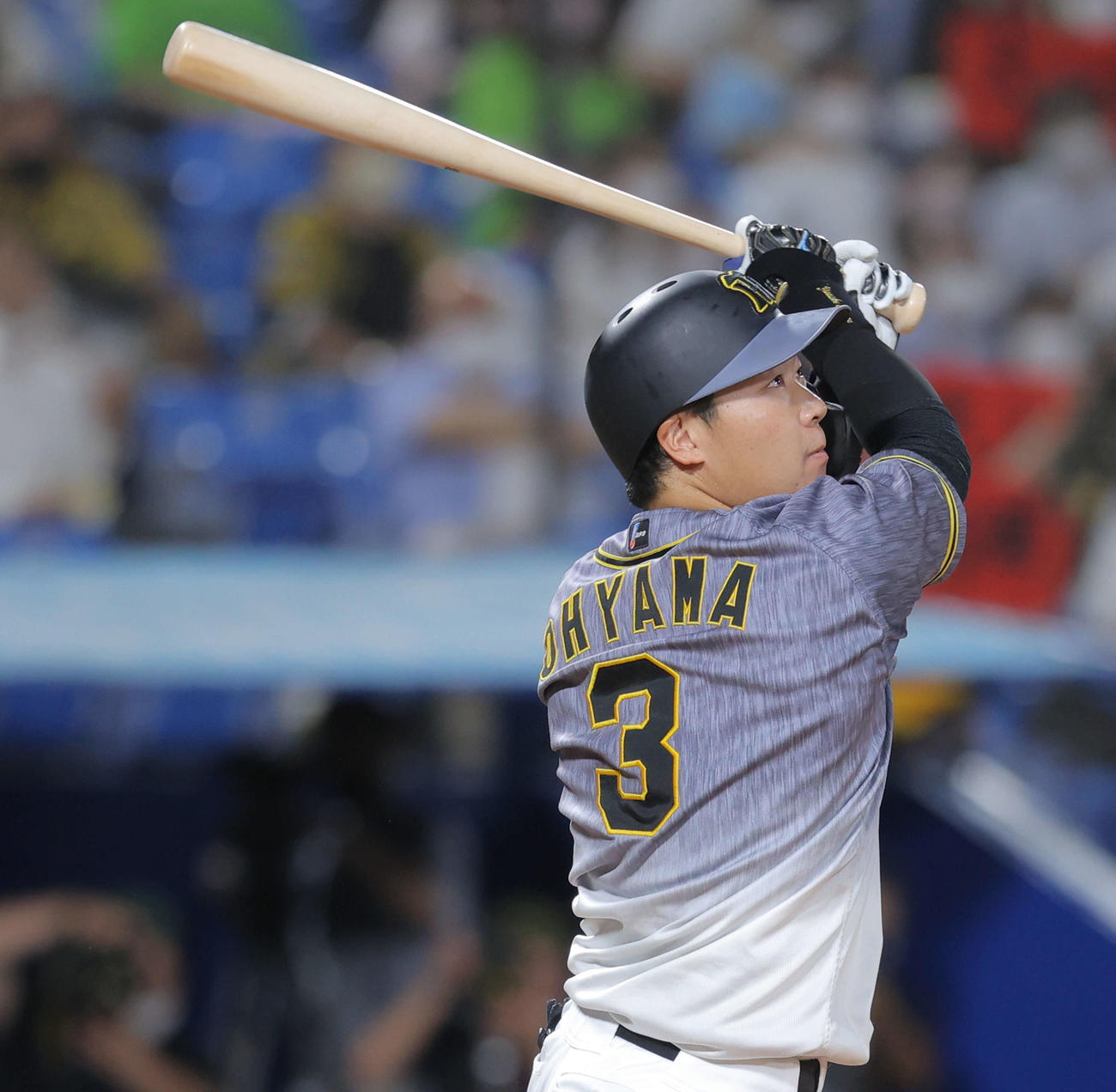 ヤクルト対阪神　4回表阪神2死、右越えソロ本塁打を放つ大山（撮影・河田真司）