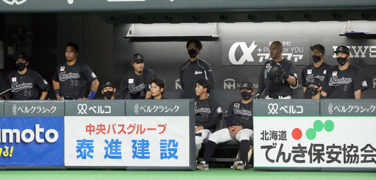 日本ハム対ロッテ　意気消沈のロッテベンチ（撮影・佐藤翔太）
