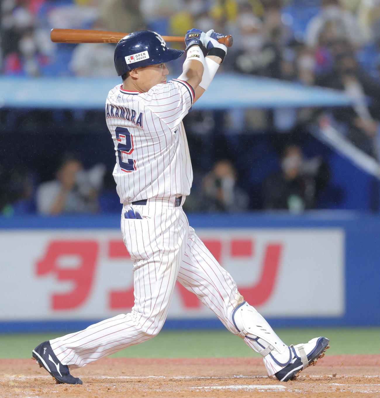 ヤクルト対阪神　3回裏ヤクルト2死一、二塁、中前同点適時打を放つ中村（撮影・河田真司）