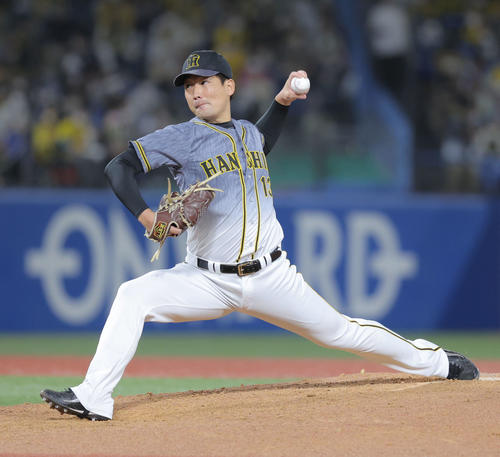 ヤクルト対阪神　7回裏、阪神3番手で登板する岩崎（撮影・河田真司）