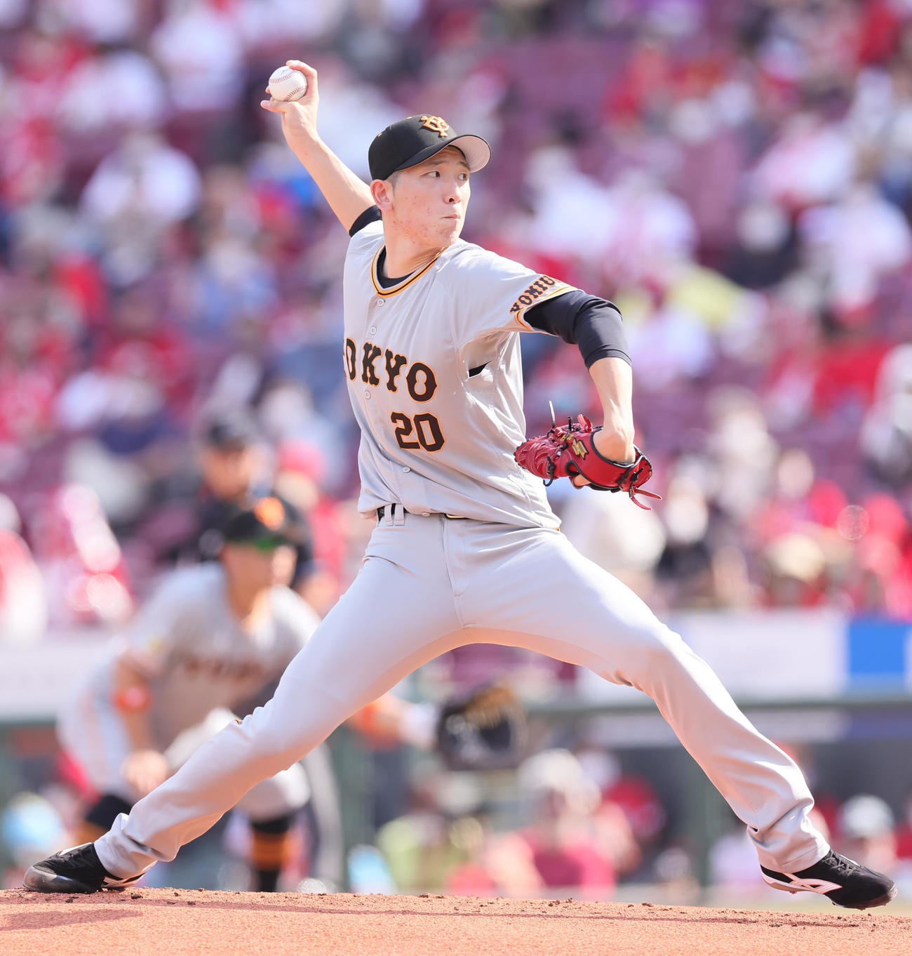 広島対巨人　巨人先発の戸郷（撮影・足立雅史）