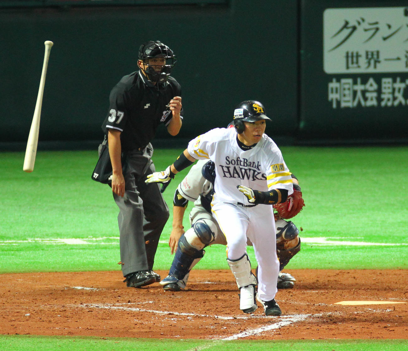 11年11月　パ・リーグCSファイナルステージ第3戦　ソフトバンク対西武　12回裏ソフトバンク無死一、二塁、中前サヨナラV打を放つ長谷川勇也