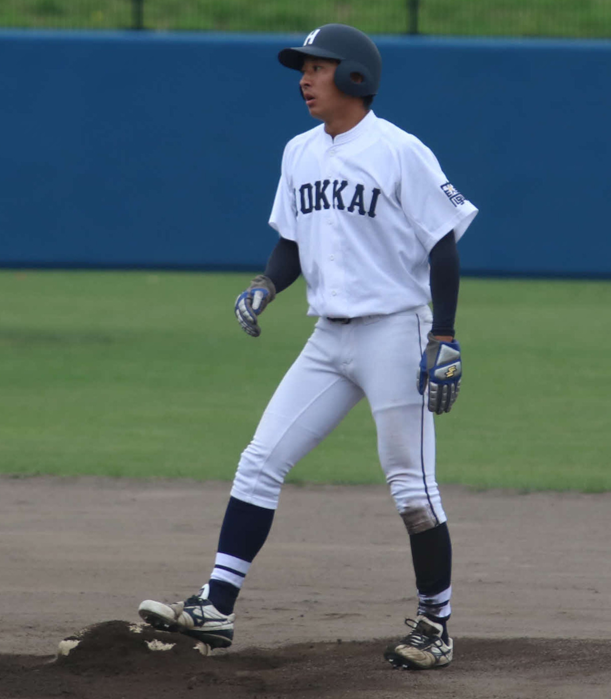 9月、秋季リーグ戦で二盗を決める北海学園大・鈴木