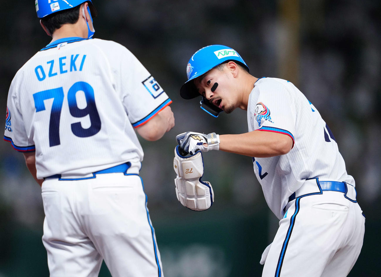 西武対楽天　7回裏西武2死二塁、同点適時打を放った川越（右）（撮影・江口和貴）