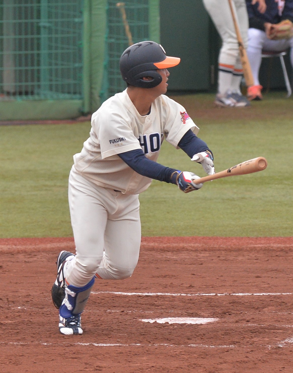 4回、右越え本塁打を放つ東北福祉大・佐川