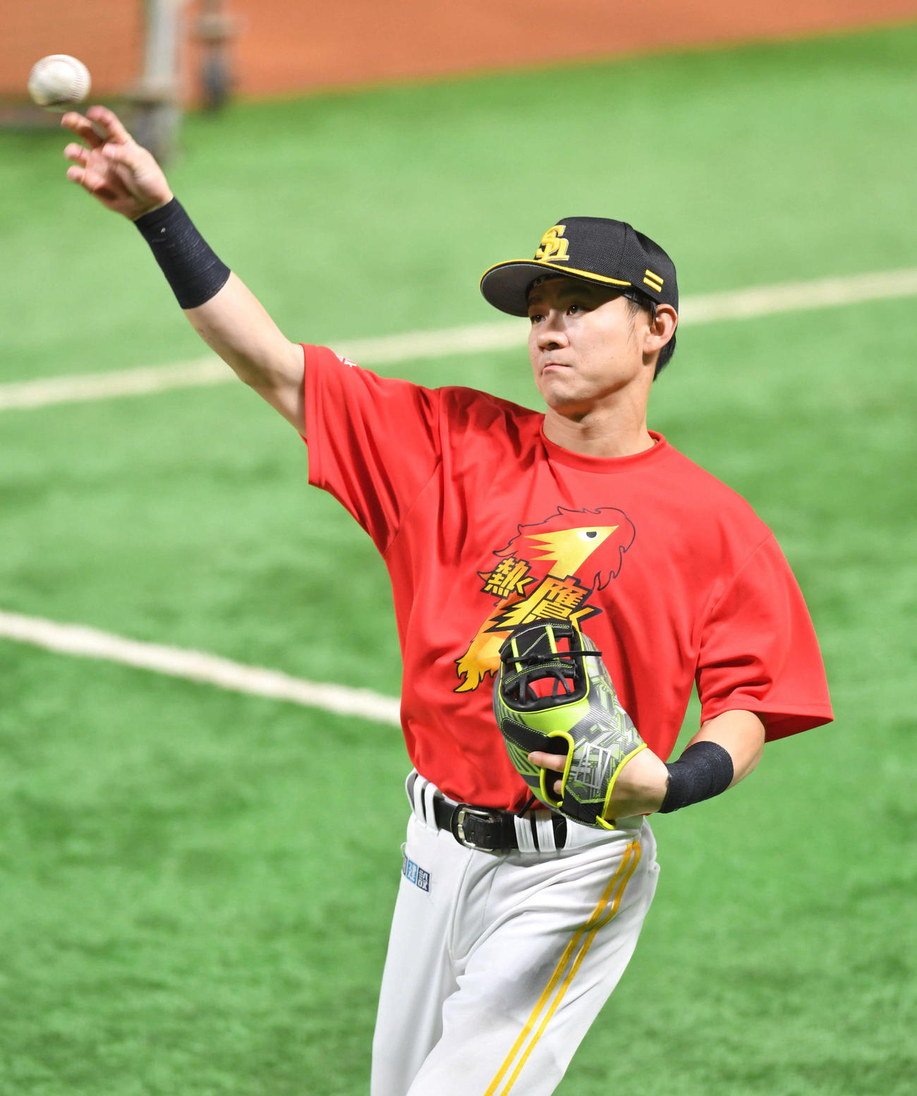 ソフトバンク対オリックス　キャッチボールを行う牧原大（撮影・岩下翔太）