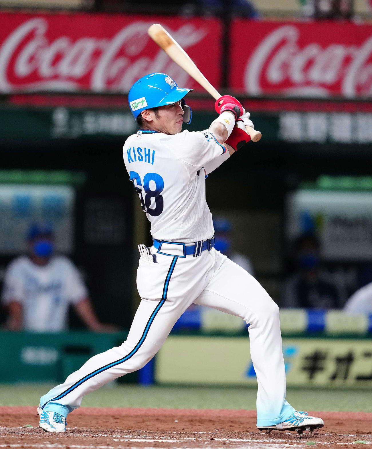 西武対楽天　9回裏西武2死二、三塁、右前にサヨナラ適時打を放つ岸（撮影・江口和貴）