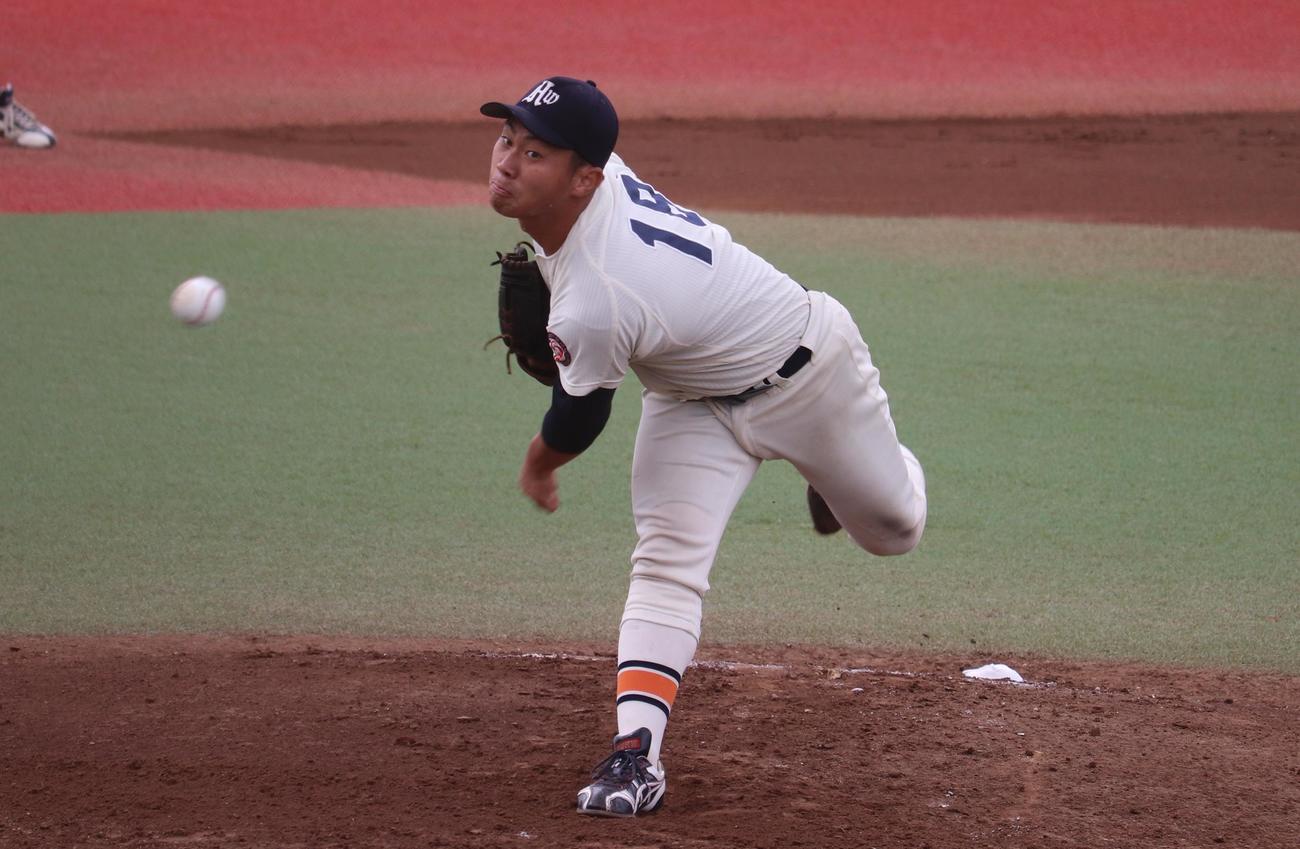 先発し5回を投げ3失点の新潟医療福祉大の桐敷（撮影・保坂淑子）