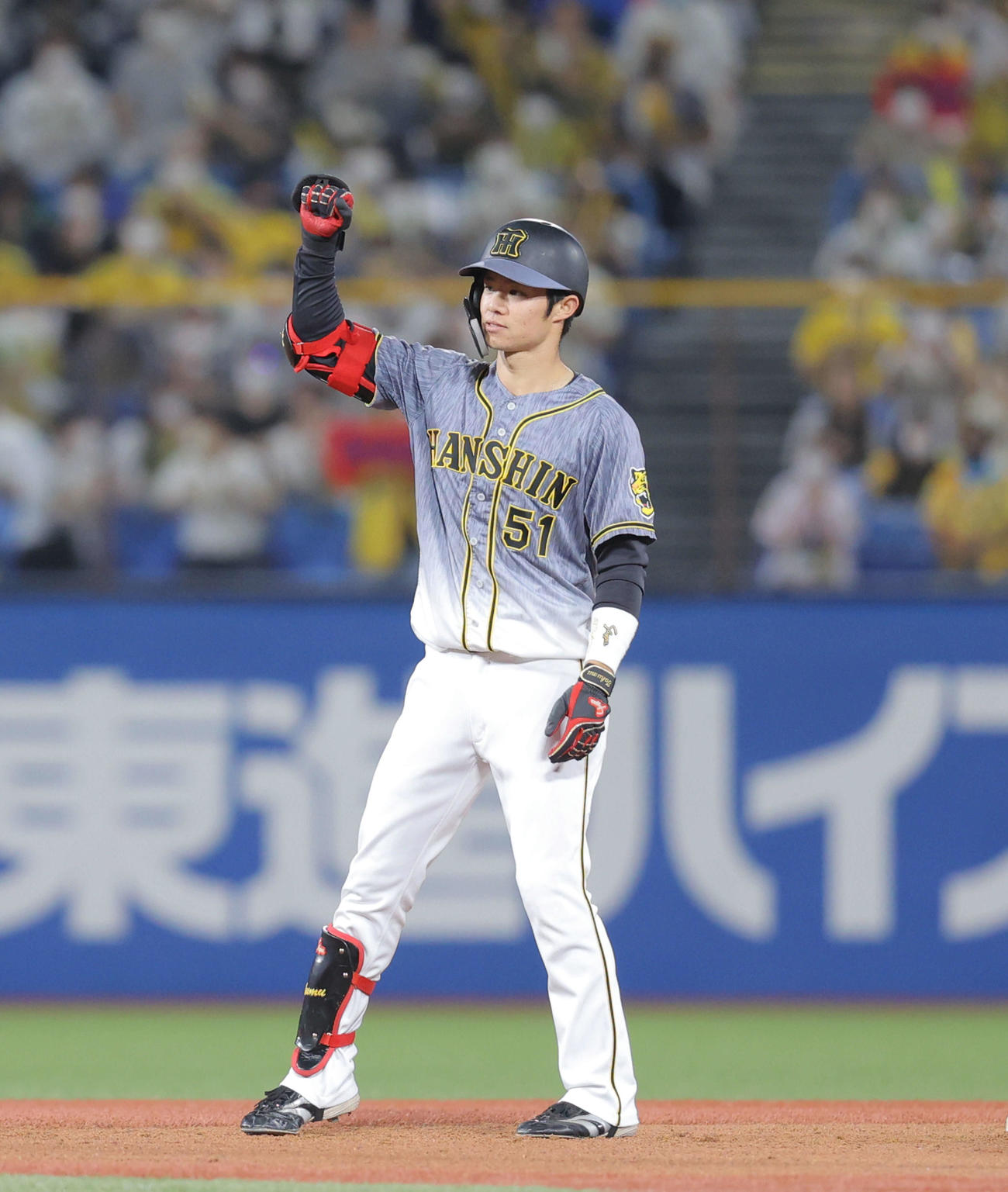 ヤクルト対阪神　5回表阪神2死一塁、右二塁打を放つ中野（撮影・河田真司）