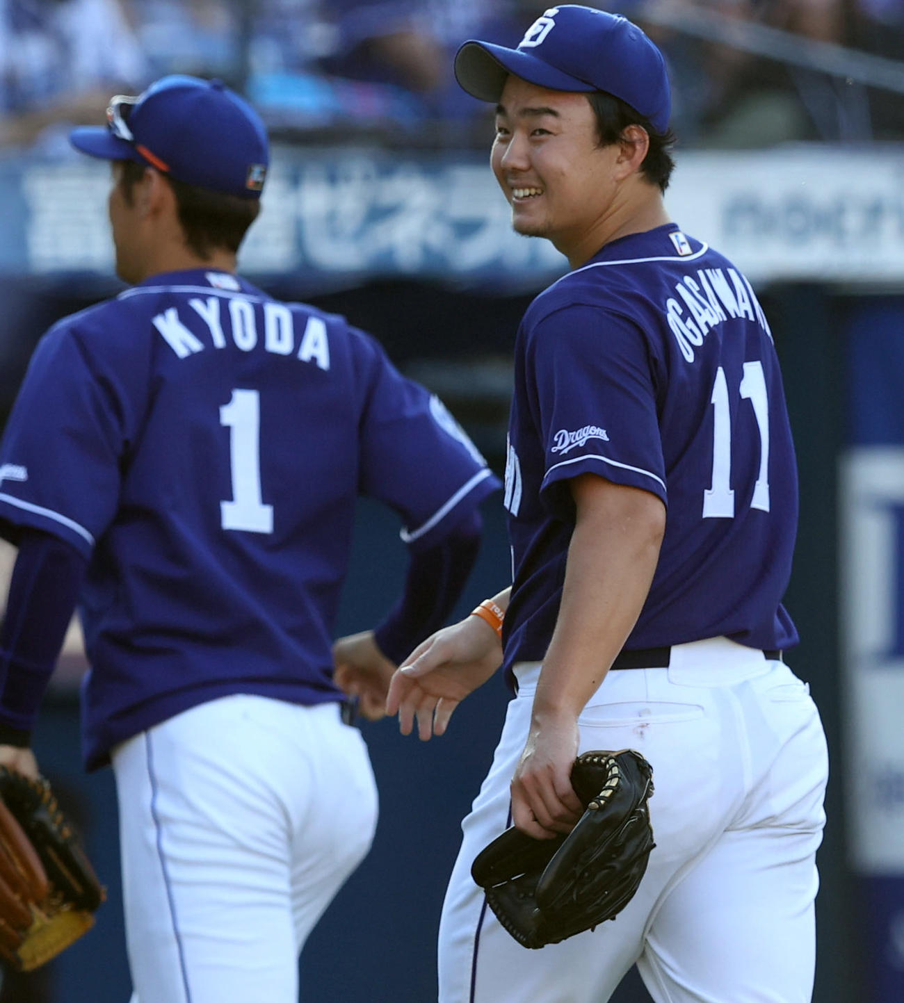 DeNA対中日　同点に追いつかれた6回裏を終え、苦笑いする小笠原（撮影・狩俣裕三）