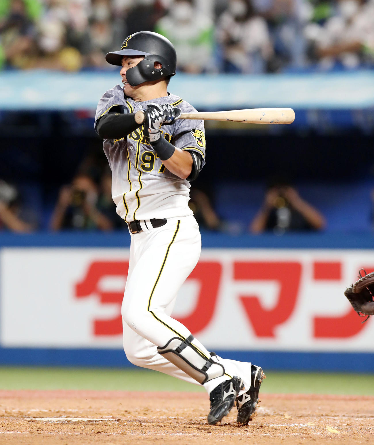 ヤクルト対阪神　4回表阪神2死一、二塁、小野寺は遊内野安打を放つ（撮影・加藤哉）