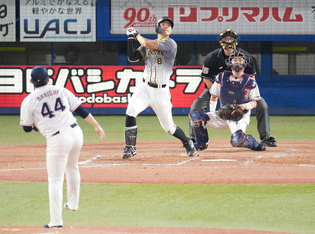 ヤクルト対阪神　4回表阪神2死満塁、左飛に倒れる佐藤輝。投手大西（撮影・鈴木みどり）