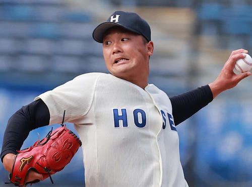 立大戦で力投する法大先発の山下輝（2021年10月10日撮影）