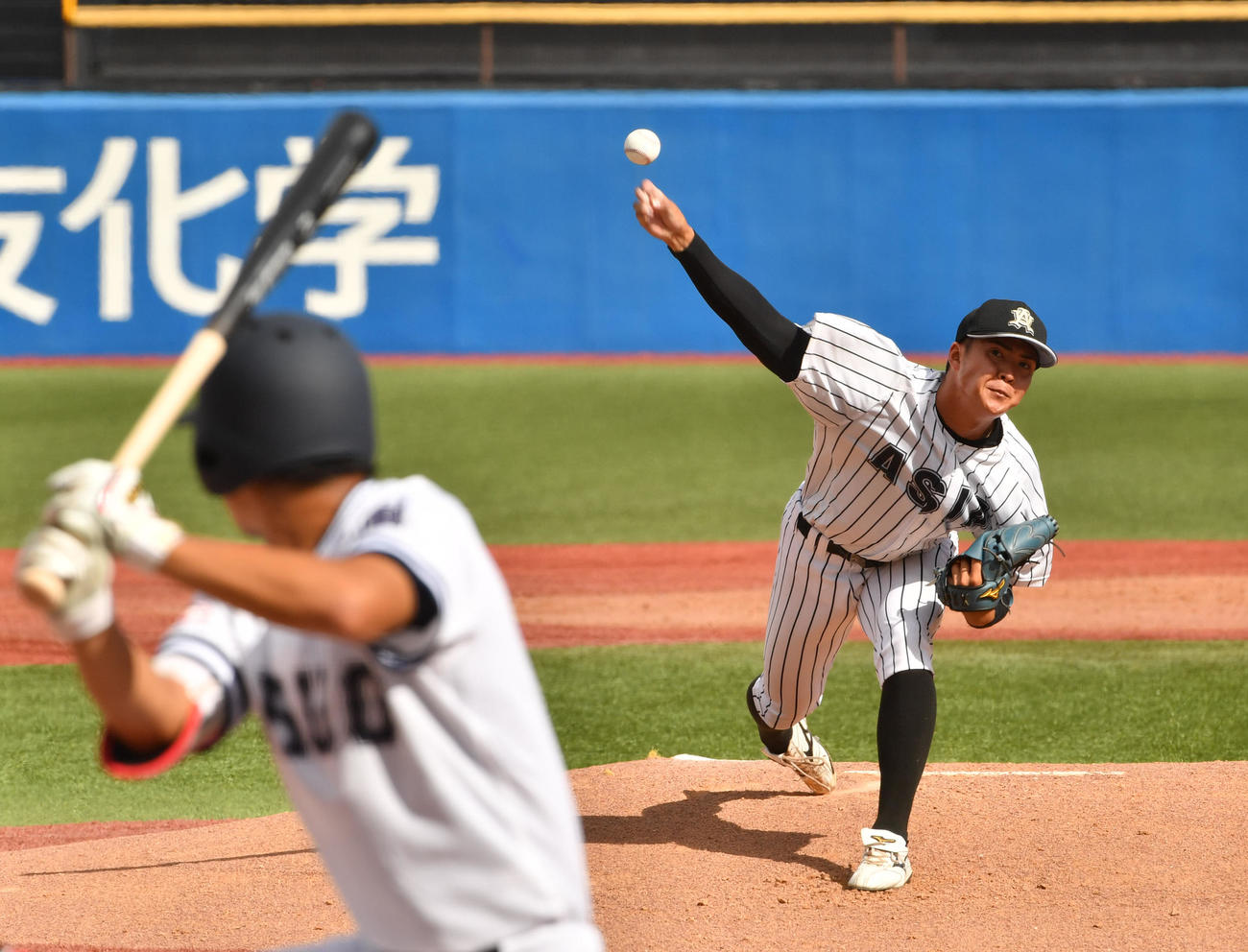 中大対亜大　先発した亜大・松本健（撮影・柴田隆二）