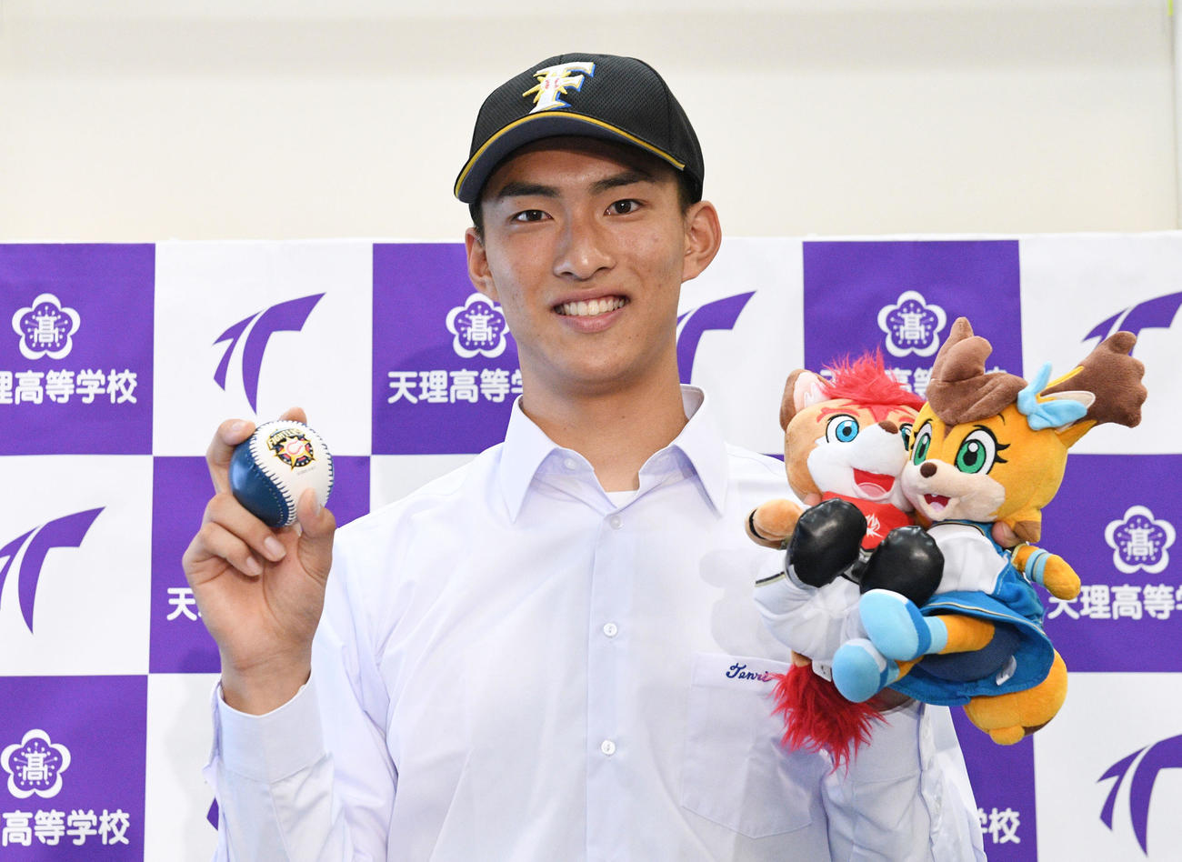 日本ハム1位に指名された天理の達孝太（撮影・滝沢美穂子）