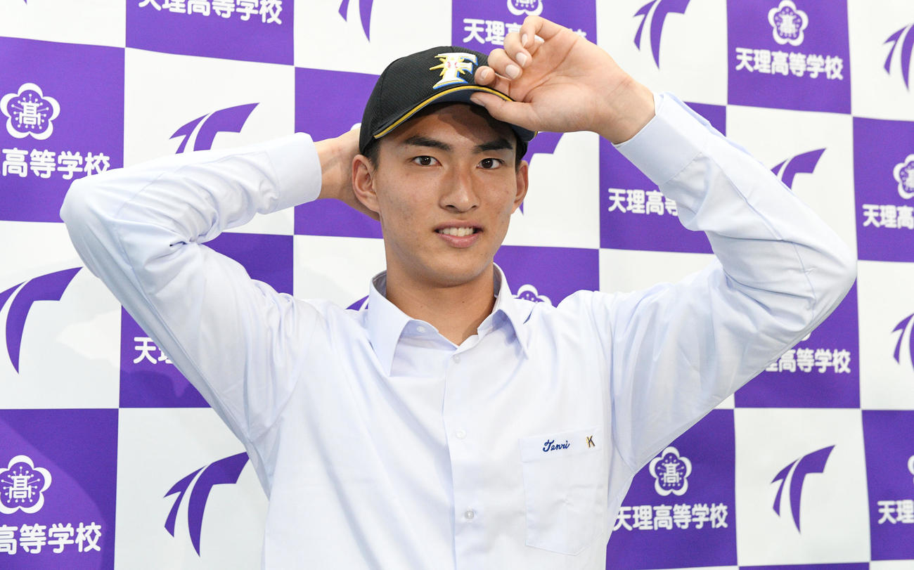 日本ハム1位に指名された天理の達孝太（撮影・滝沢美穂子）