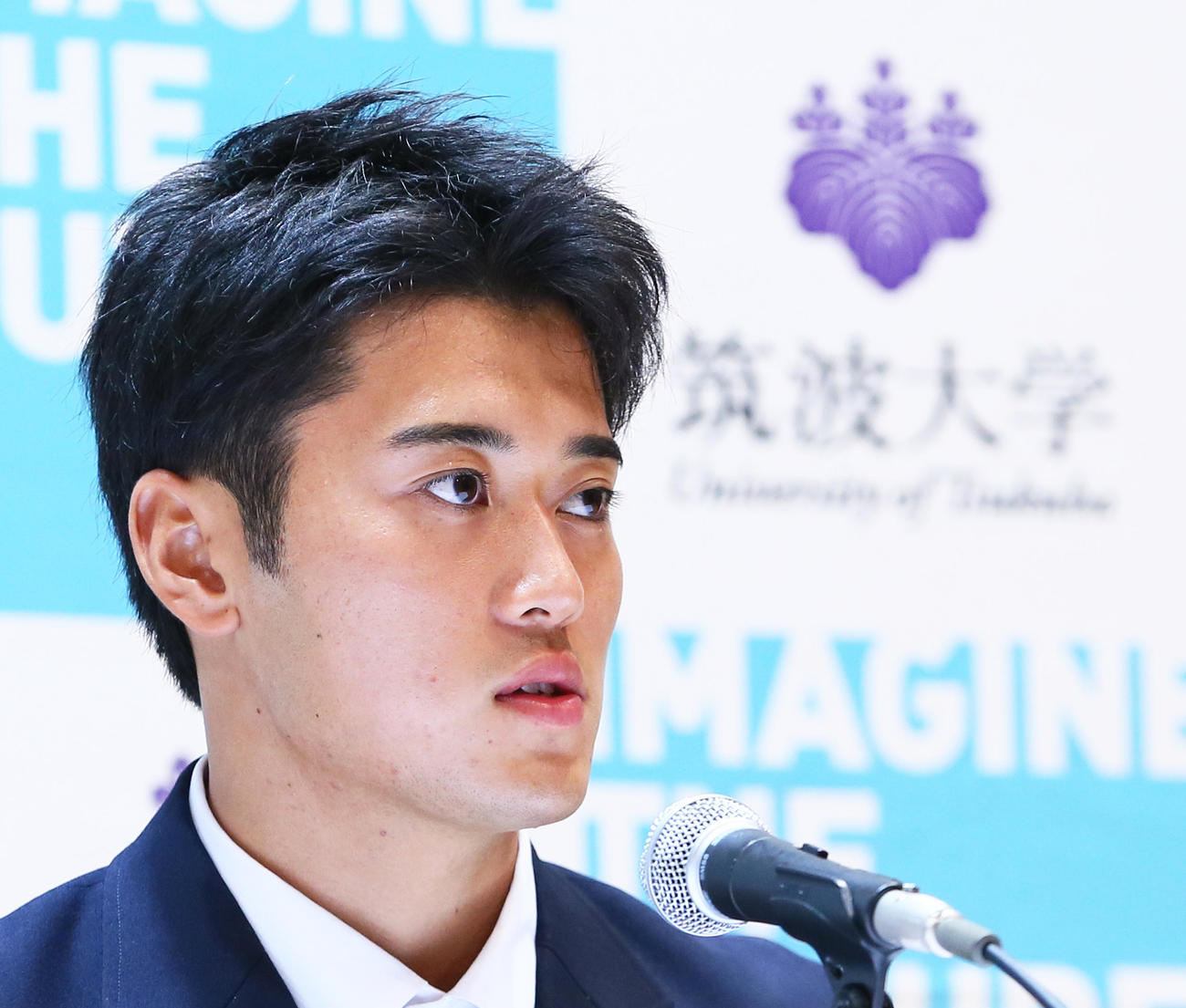 西武に2位指名を受け会見に臨む筑波大・佐藤（撮影・足立雅史）