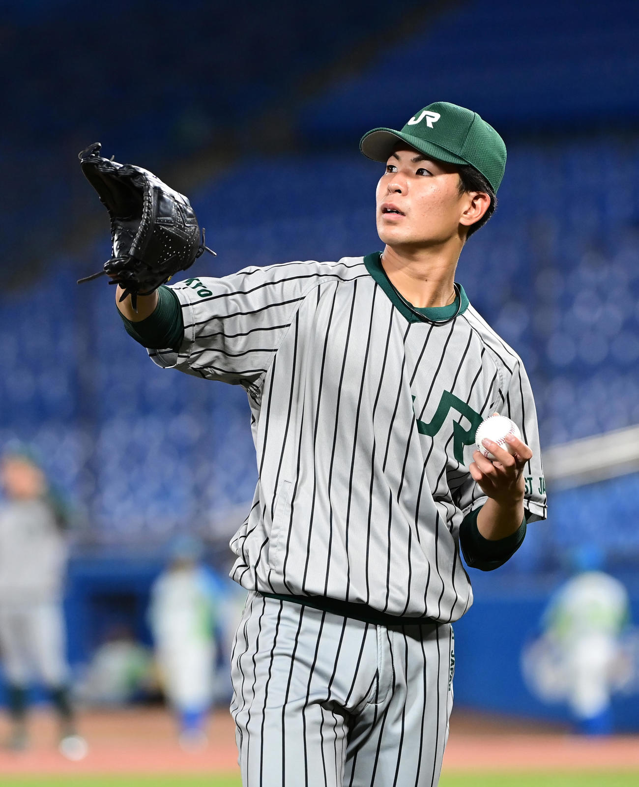 セガサミー対JR東日本　試合前の練習に臨むJR東日本・山田（撮影・小沢裕）