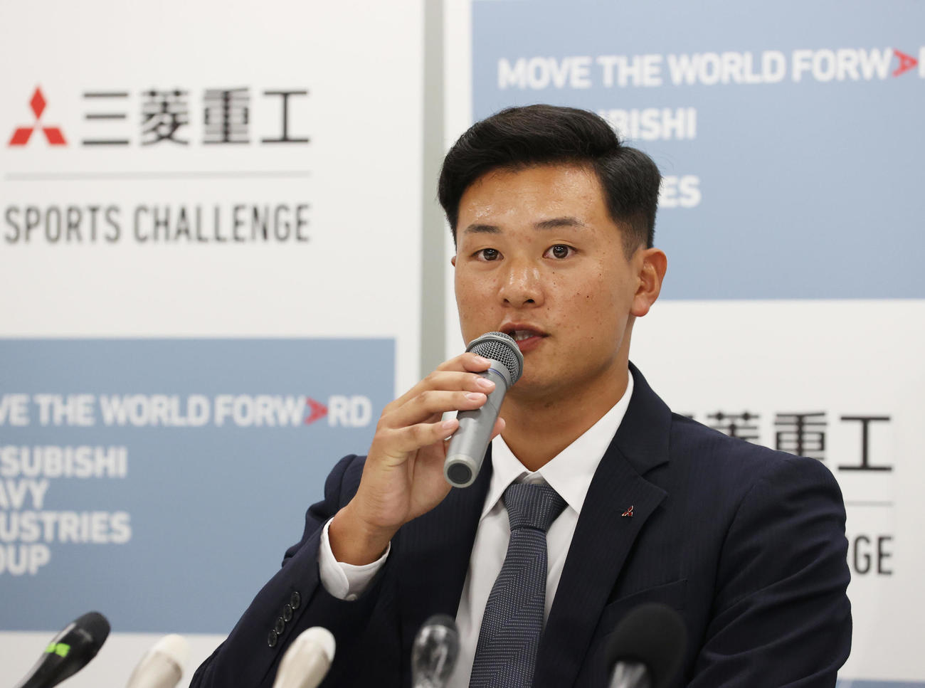 広島から2位指名を受け会見に臨む三菱重工West森（撮影・清水貴仁）