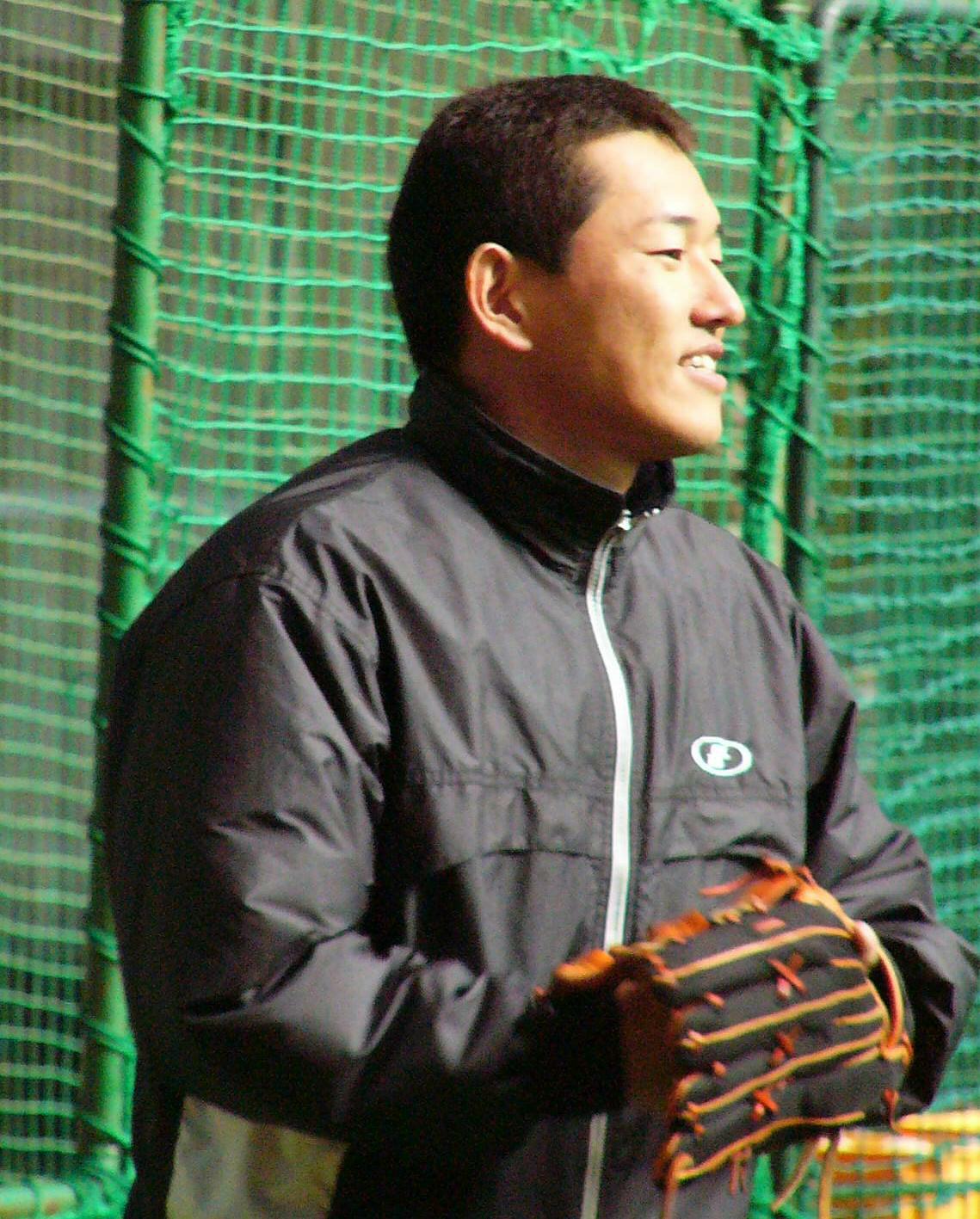 ジャイアンツ球場にトレーニングにやって来た元巨人外野手の高野忍さん（2003年12月17日撮影）