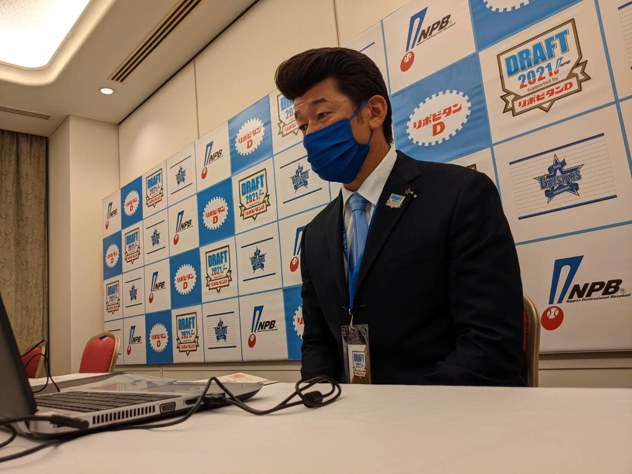 ドラフト会議に初めて臨んだDeNA三浦大輔監督。見事に競合した市和歌山・小園健太投手の交渉権を引き当てた（球団提供）