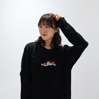 巨人とデザイナーのあべじゅんや氏のコラボ商品の「POP TRUMP FACE LS T－shirts」（球団提供）