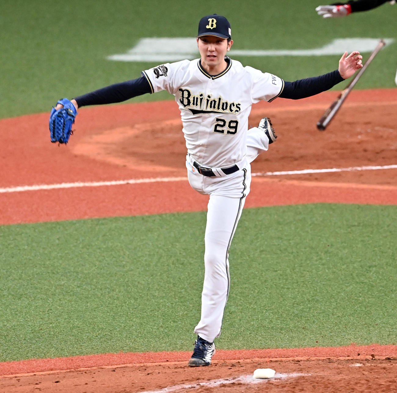 オリックス対ロッテ　5回表ロッテ無死、藤岡に中前打を打たれた田嶋（撮影・前岡正明）
