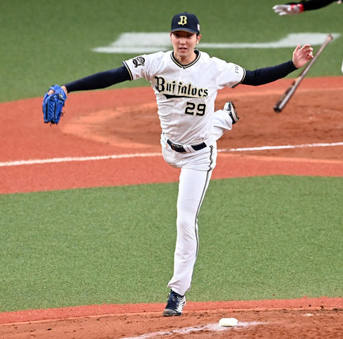オリックス対ロッテ 5回表ロッテ無死、藤岡に中前打を打たれた田嶋(撮影・前岡正明)