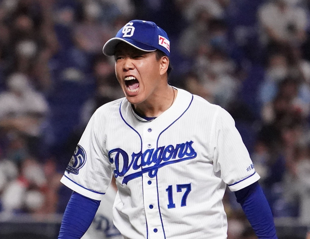 中日対ヤクルト　7回表ヤクルト2死二塁、宮本を三振にしとめほえる柳（撮影・森本幸一）