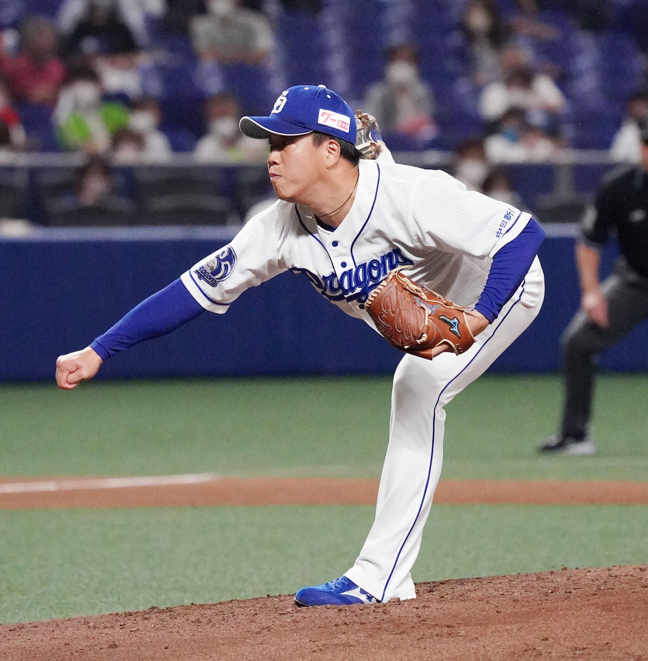 中日対ヤクルト　3回表、力投する中日先発の柳（撮影・森本幸一）