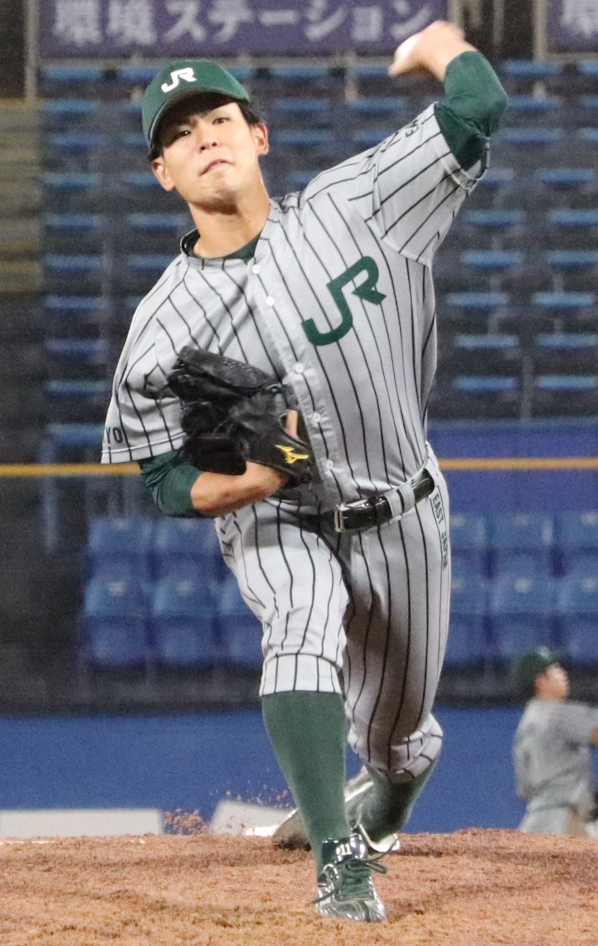 JR東日本対明治安田生命　8回途中から2日連続でリリーフ登板した、巨人2位指名のJR東日本・山田（撮影・古川真弥）
