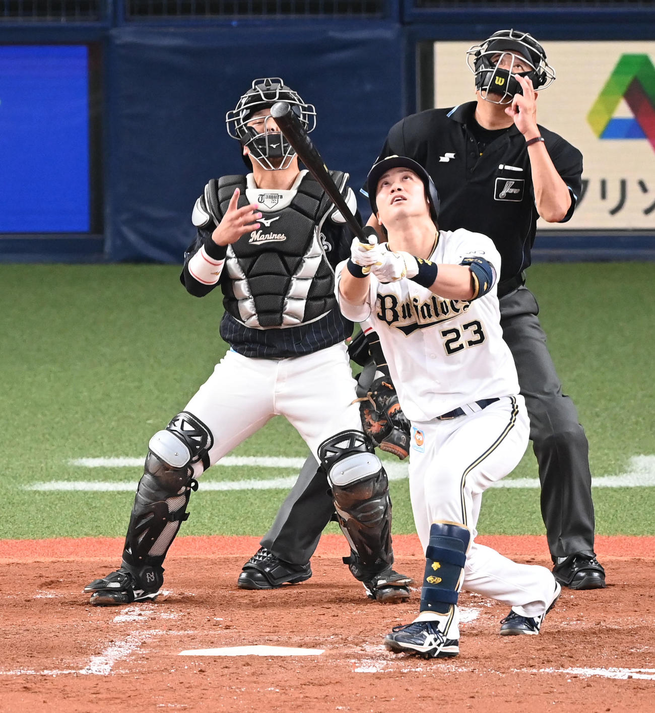 オリックス対ロッテ　2回裏オリックス2死一、三塁、伏見は二飛に倒れる（撮影・前岡正明）