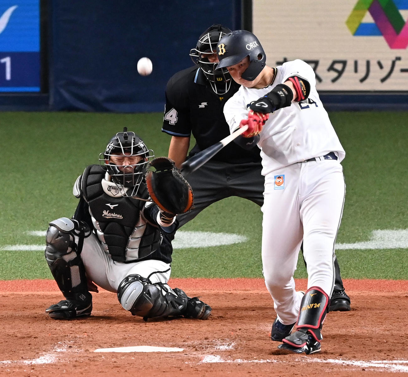 オリックス対ロッテ　9回裏オリックス2死、紅林は中前打を放つ（撮影・前岡正明）
