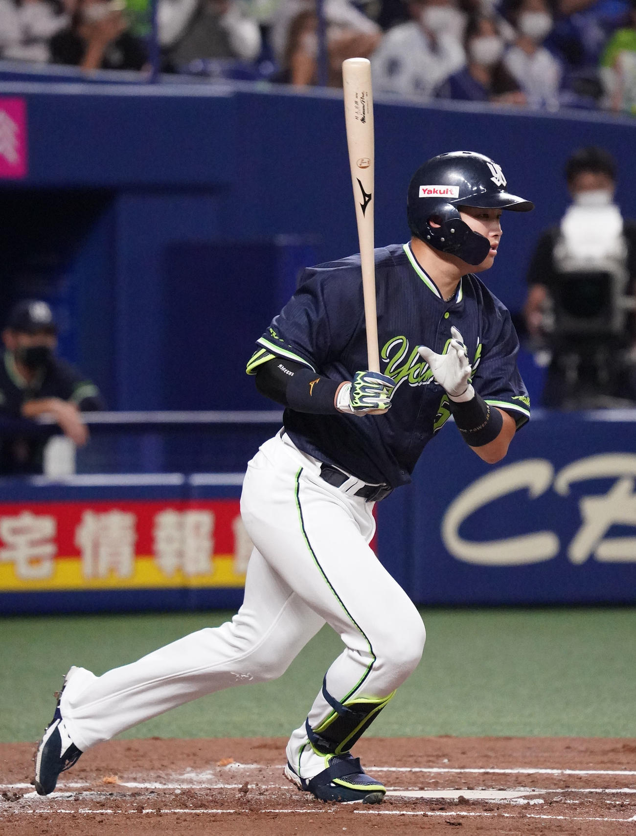 中日対ヤクルト　4回表ヤクルト1死、右前安打を放つ村上（撮影・森本幸一）