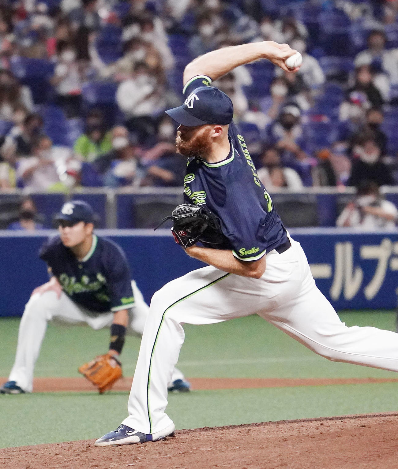 中日対ヤクルト　力投するヤクルト先発のサイスニード（撮影・森本幸一）
