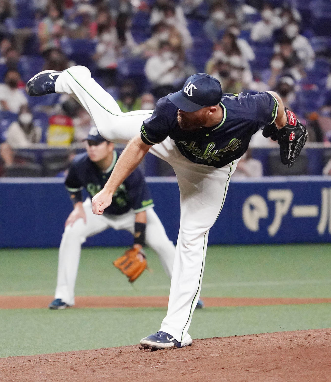 中日対ヤクルト　1回裏中日1死、登板するヤクルト先発のサイスニード（撮影・森本幸一）