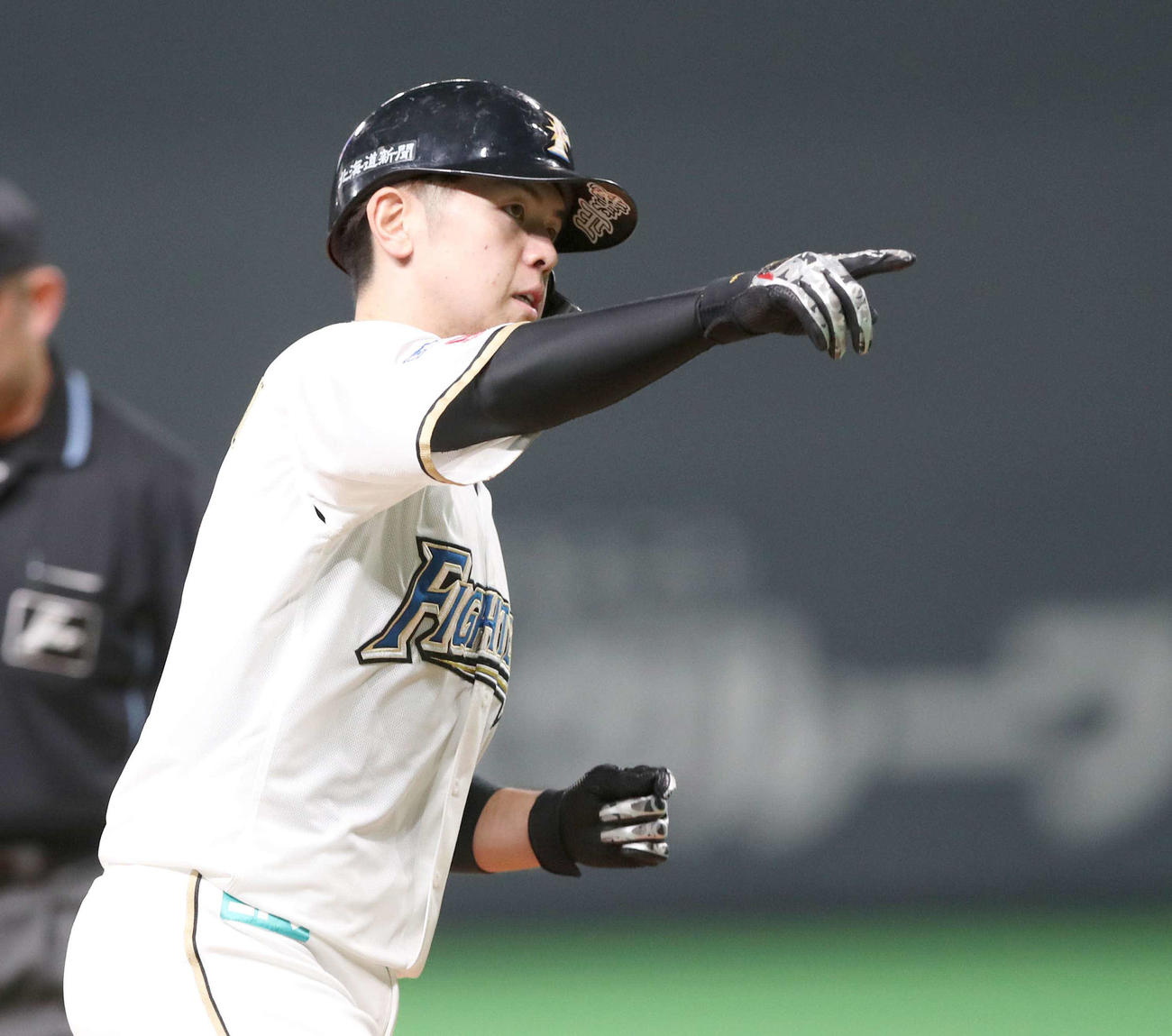 日本ハム対西武　7回裏日本ハム2死満塁、左越え満塁本塁打を放った清水のヘルメットの裏には「正義」の文字（撮影・黒川智章）
