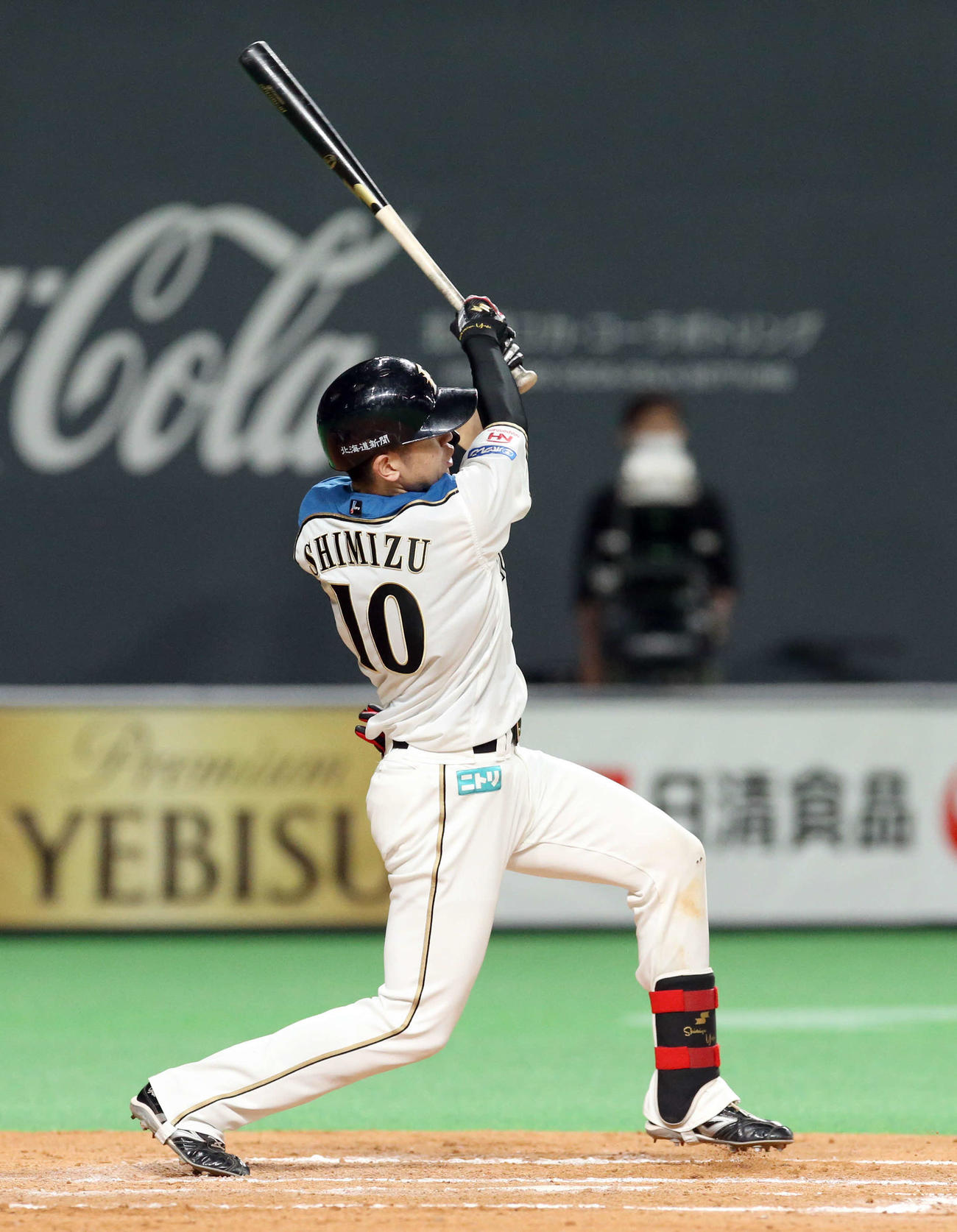 日本ハム対西武　7回裏日本ハム2死満塁、清水は左越え満塁本塁打を放つ（撮影・佐藤翔太）