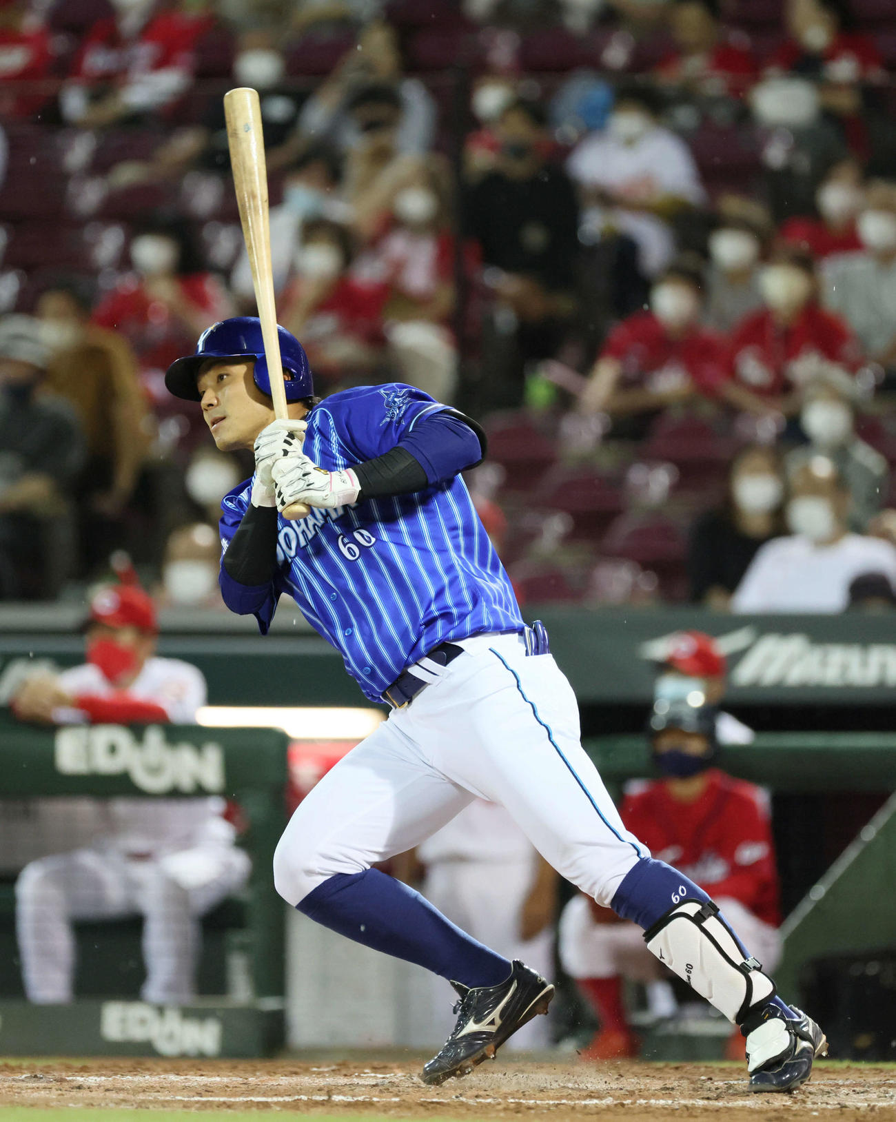 広島対DeNA 5回表DeNA1死満塁、知野は左適時打を放つ（撮影・加藤孝規）