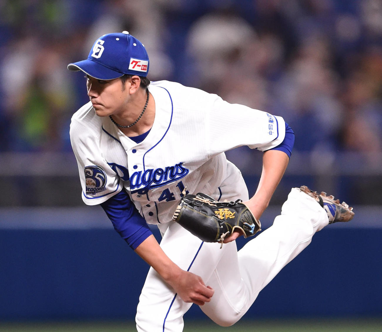 中日対ヤクルト　1回表、登板する中日先発の勝野（撮影・森本幸一）