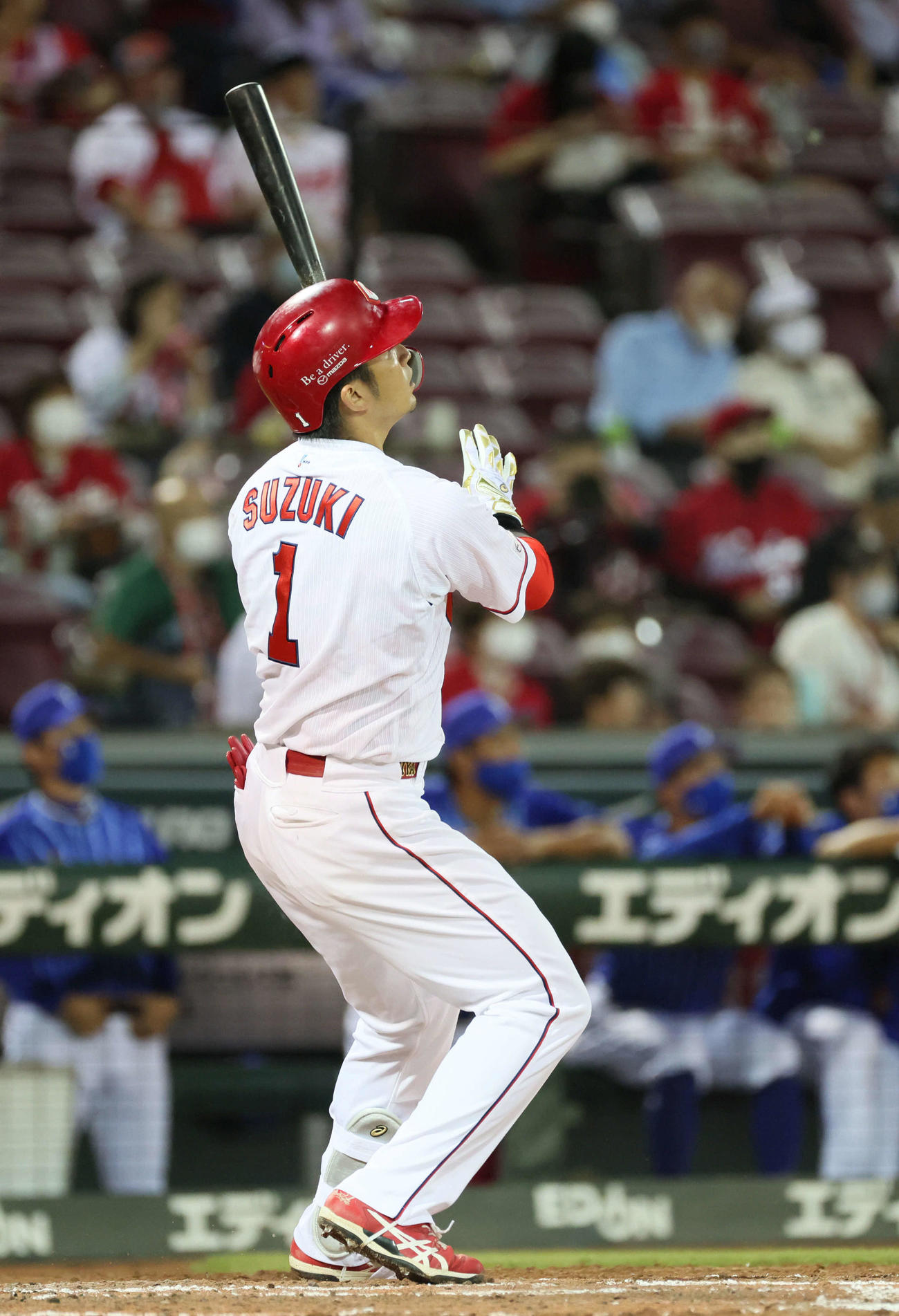 広島対DeNA 4回裏広島無死、鈴木誠也は左越え本塁打を放つ（撮影・加藤孝規）