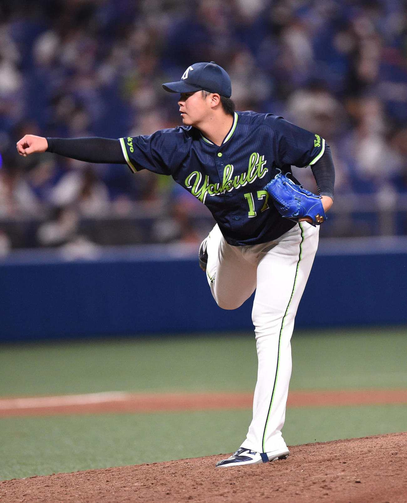 中日対ヤクルト　8回裏、ヤクルト2番手で登板する清水（撮影・森本幸一）