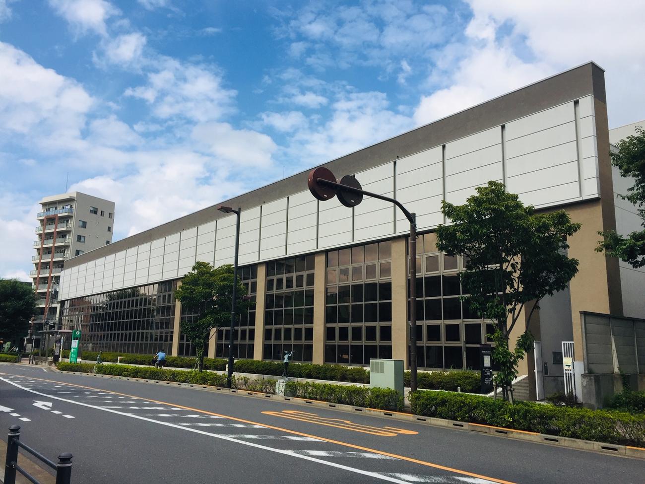 51年前にロッテがリーグ優勝を決めた本拠地・東京スタジアム跡には荒川総合スポーツセンターが建てられた（撮影・金子真仁）