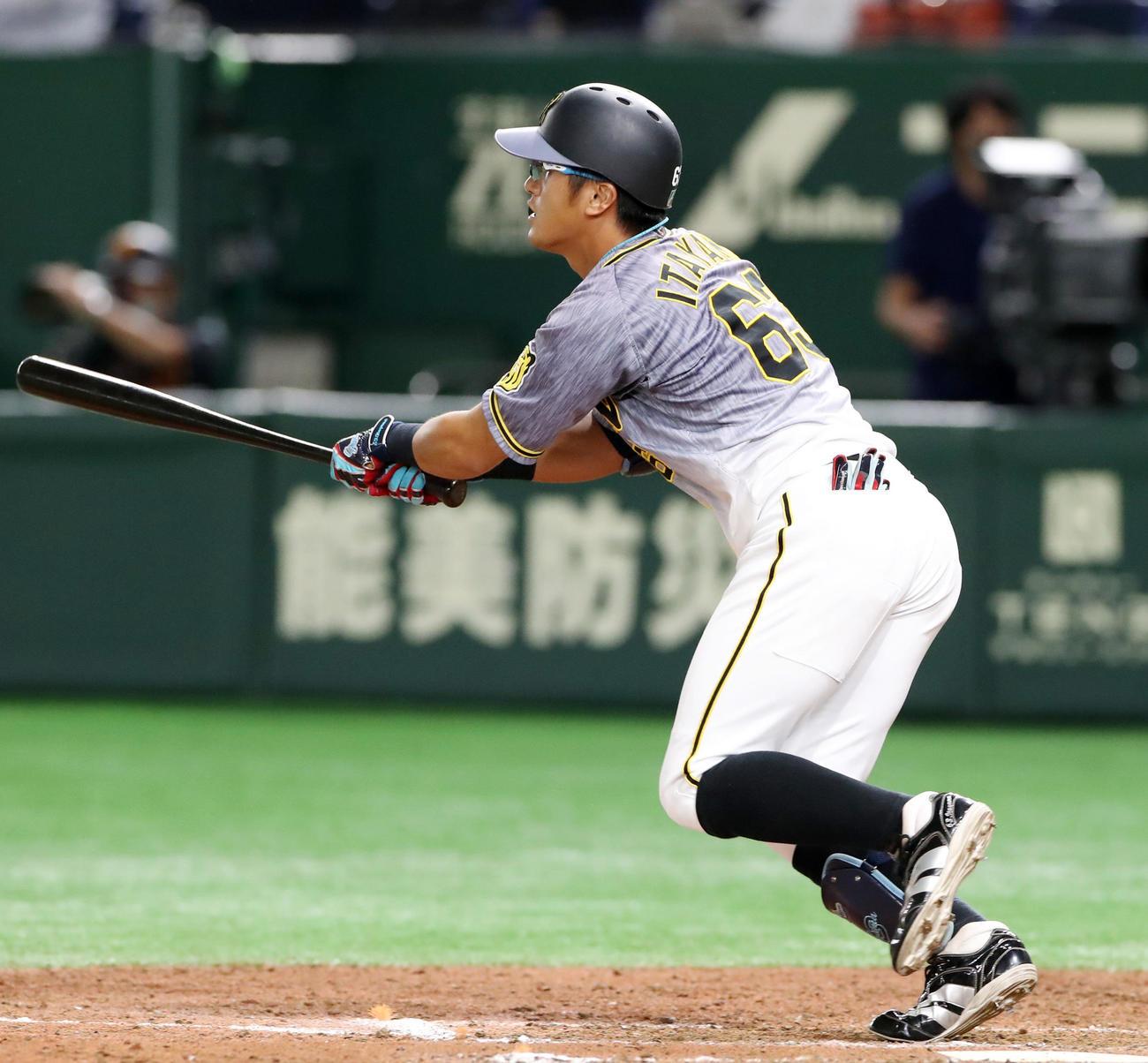 巨人対阪神　9回表阪神2死一、二塁、板山は右越え適時二塁打を放つ（撮影・加藤哉）
