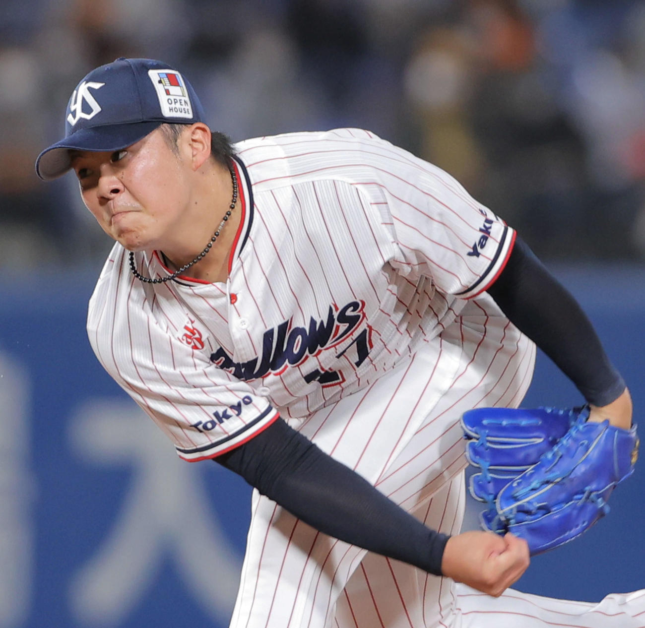 ヤクルト対巨人　8回表、ヤクルト5番手で登板する清水（撮影・河田真司）